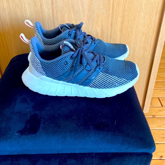 Adidas trainer. Light weight. Great shape - Picture 1 of 4